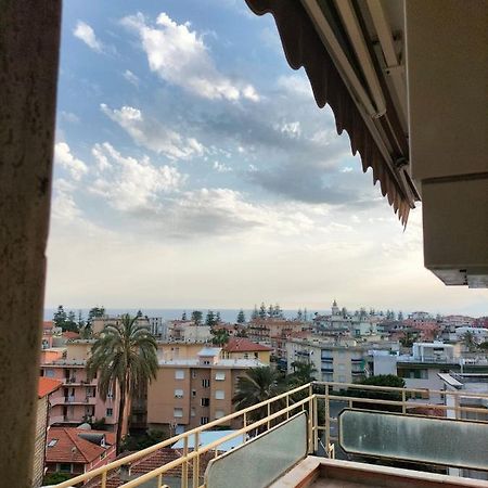 Attico Con Vista Mozzafiato Apartment บอร์ดิเกรา ภายนอก รูปภาพ
