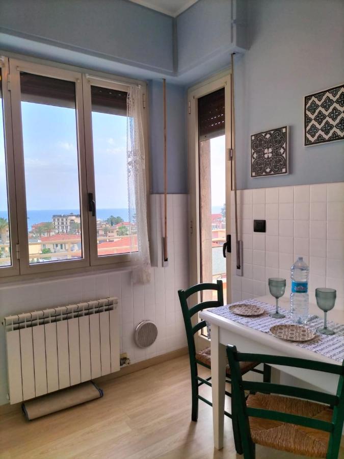 Attico Con Vista Mozzafiato Apartment บอร์ดิเกรา ภายนอก รูปภาพ