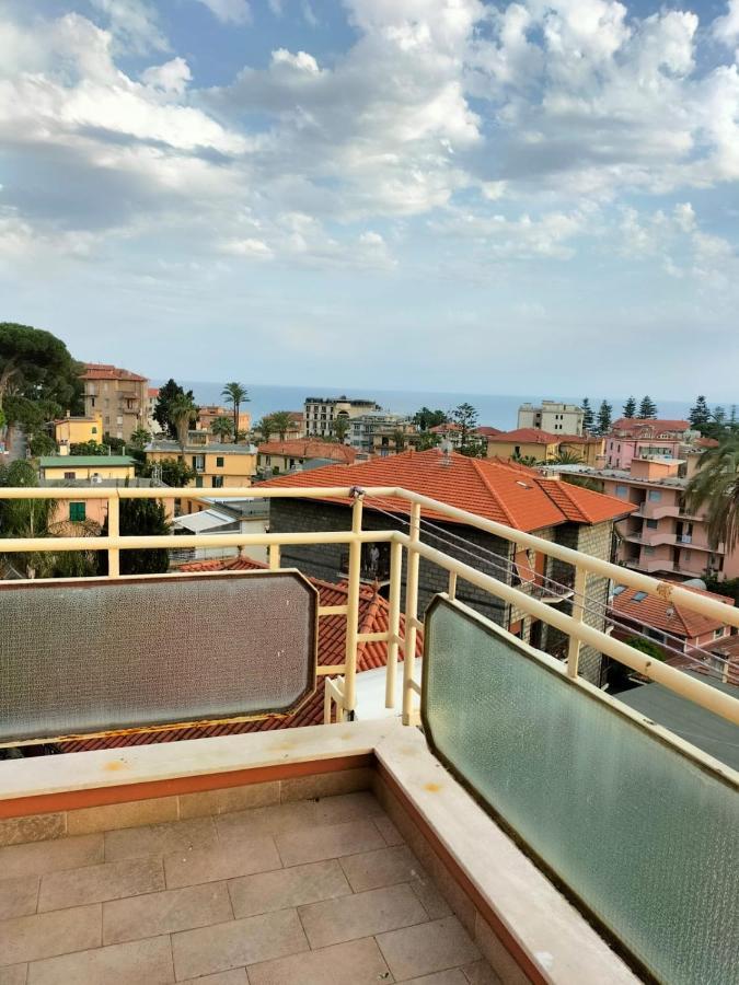 Attico Con Vista Mozzafiato Apartment บอร์ดิเกรา ภายนอก รูปภาพ